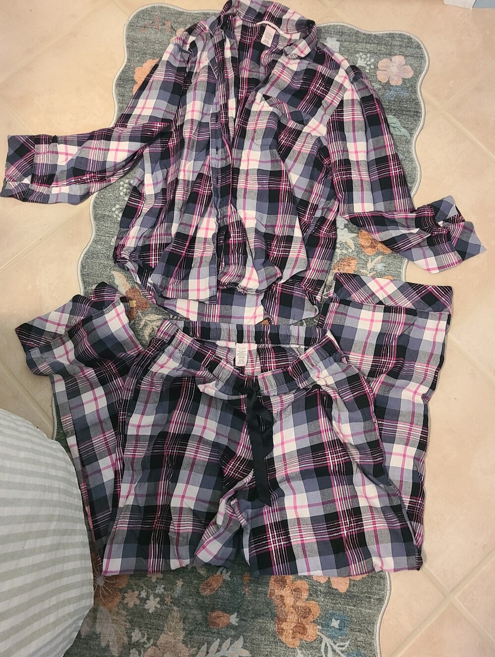 pjs - Picture 5 of 7